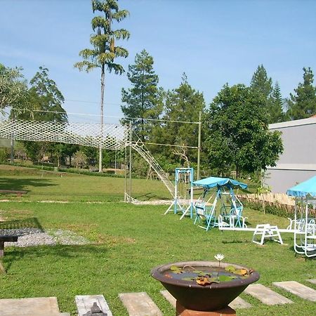 Villa Bukit Pinus Bogor Exterior foto