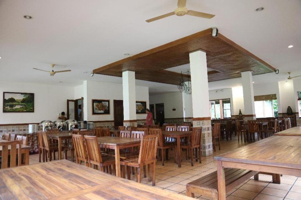 Villa Bukit Pinus Bogor Exterior foto