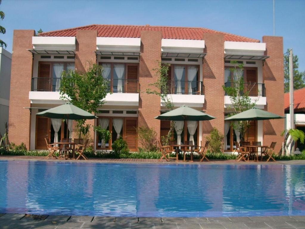 Villa Bukit Pinus Bogor Exterior foto